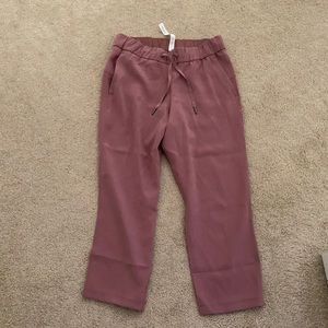 Lululemon cropped on the fly pant